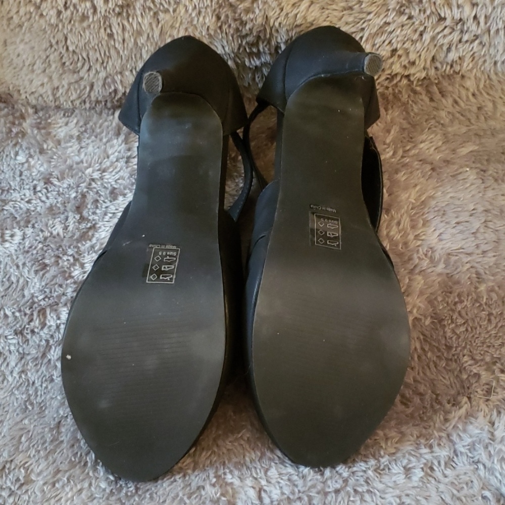 NWOT! Michael Antonio Black Strappy Sandals - Picture 4 of 5